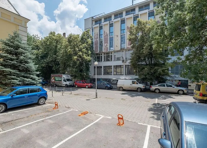 Sophisticated Gem With Private Parking