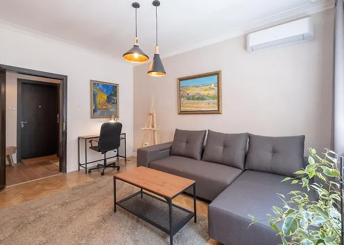 Sophisticated Gem With Private Parking