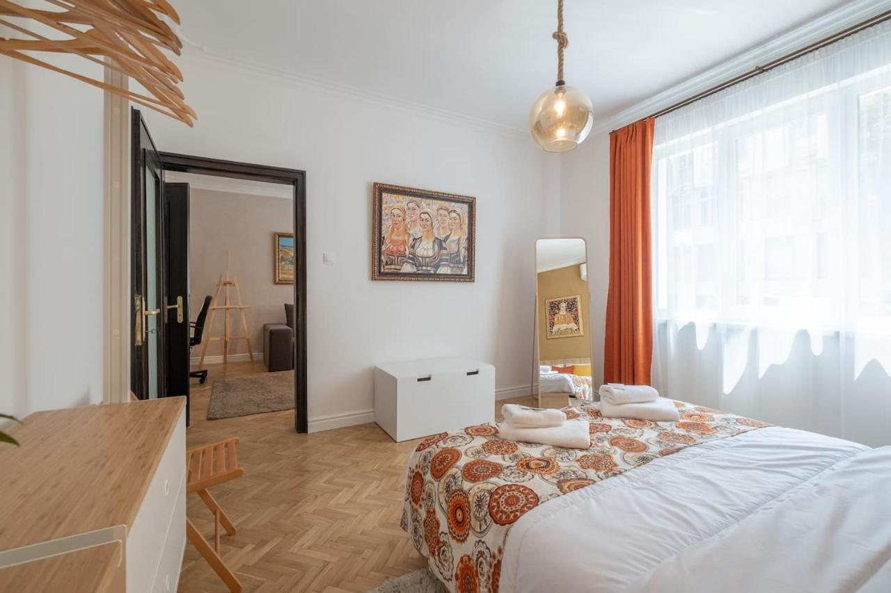 Apartment Sophisticated Gem With Private Parking *