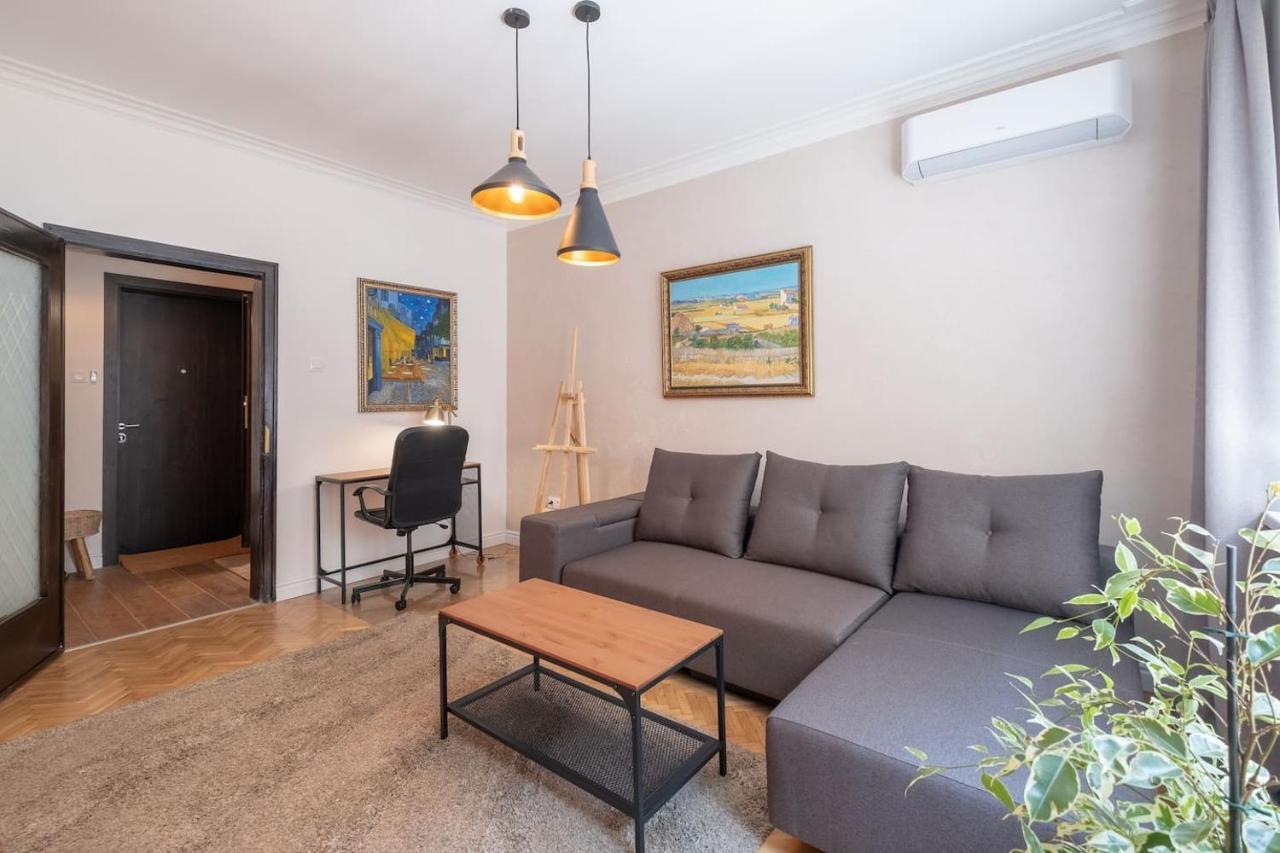 Apartment Sophisticated Gem With Private Parking