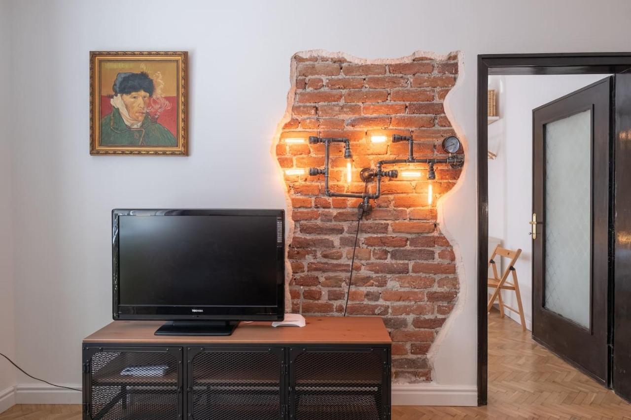 Apartment Sophisticated Gem With Private Parking *